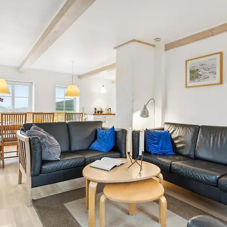 3 Bedroom Lovely In Holiday home
